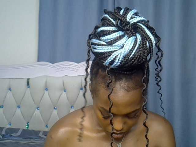 Petitedolliey live cam on BongaCams