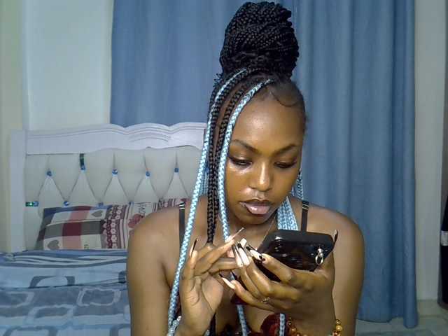 Petitedolliey live cam on BongaCams