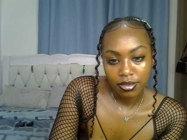 Petitedolliey live cam on BongaCams