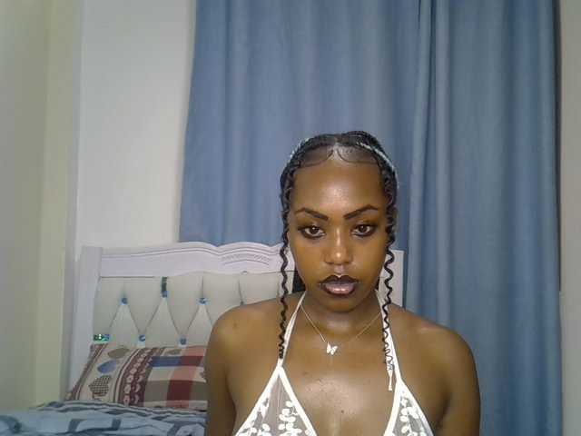 Petitedolliey live cam on BongaCams