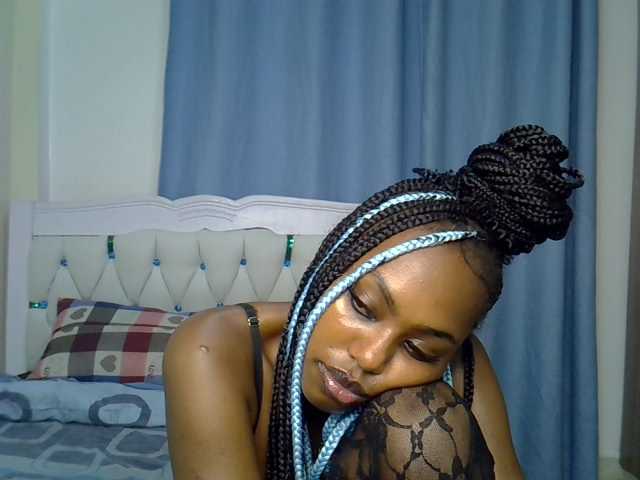 Petitedolliey live cam on BongaCams