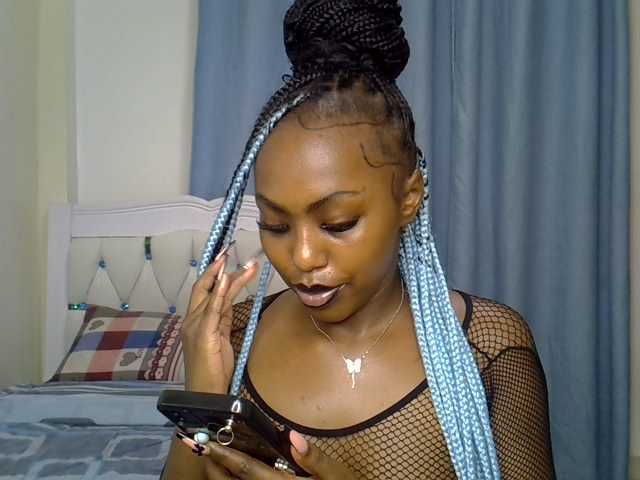Petitedolliey live cam on BongaCams