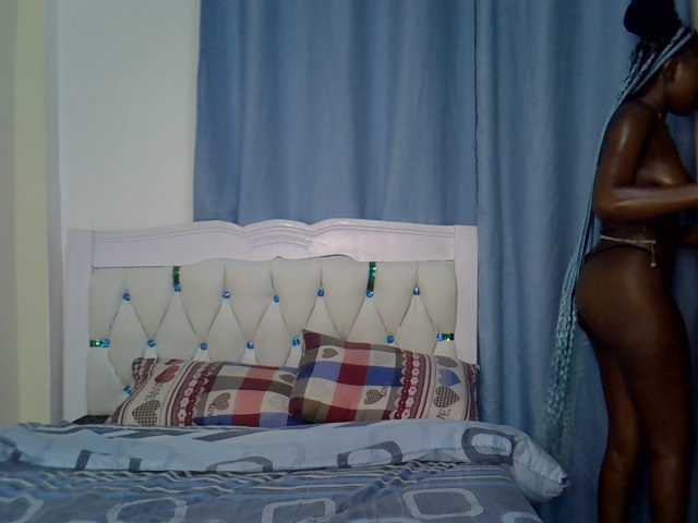 Petitedolliey live cam on BongaCams