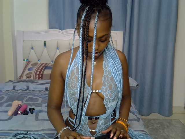 Petitedolliey live cam on BongaCams