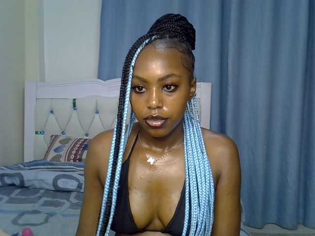 Petitedolliey live cam on BongaCams