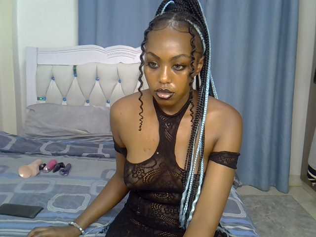 Petitedolliey live cam on BongaCams