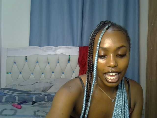 Petitedolliey live cam on BongaCams