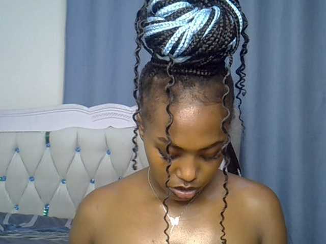 Petitedolliey live cam on BongaCams