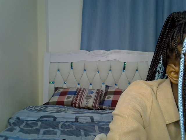 Petitedolliey live cam on BongaCams