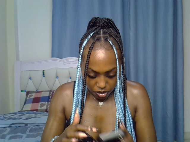 Petitedolliey live cam on BongaCams
