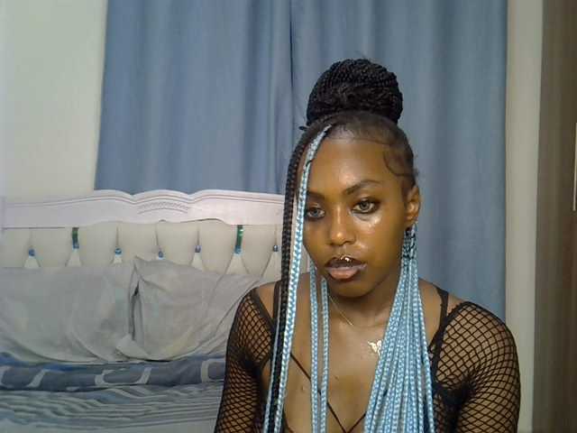Petitedolliey live cam on BongaCams