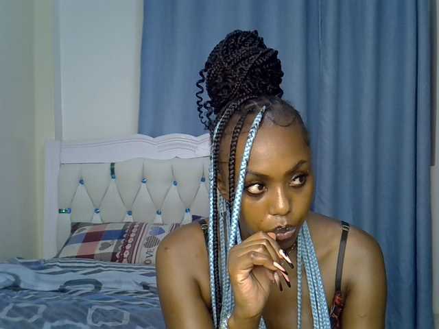 Petitedolliey live cam on BongaCams