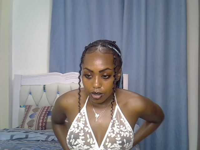 Petitedolliey live cam on BongaCams