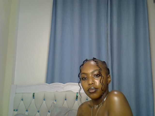Petitedolliey live cam on BongaCams