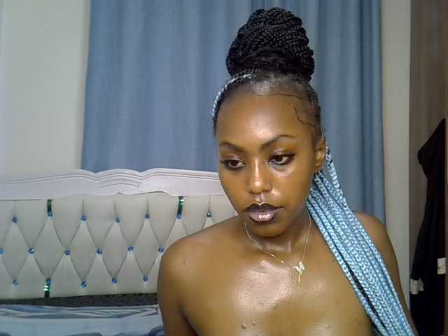 Petitedolliey live cam on BongaCams