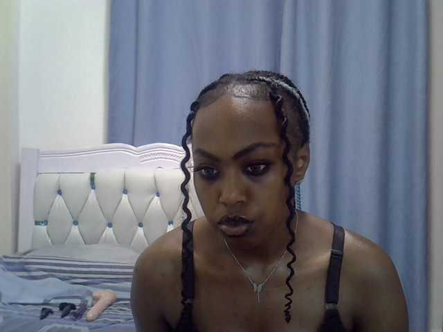 Petitedolliey live cam preview