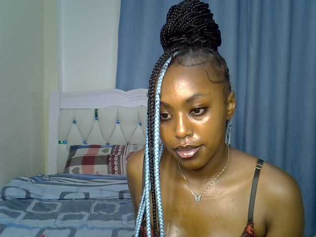 Petitedolliey live cam on BongaCams