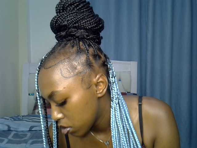 Petitedolliey live cam on BongaCams