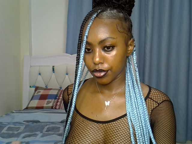 Petitedolliey live cam on BongaCams