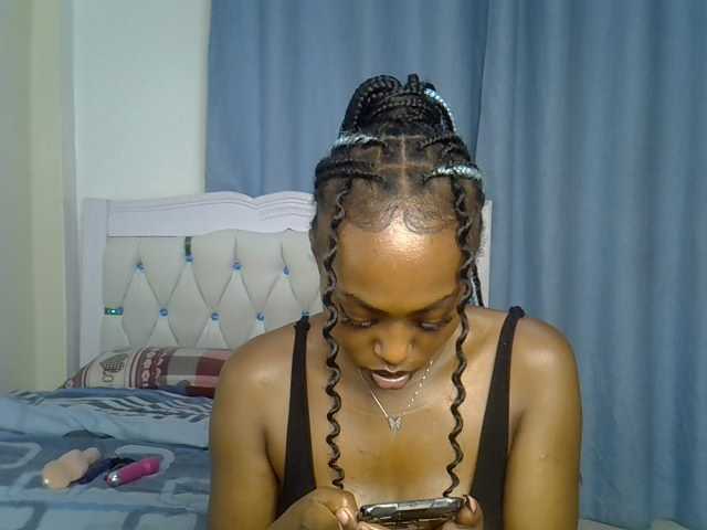 Petitedolliey live cam on BongaCams