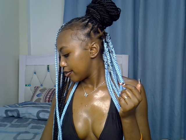 Petitedolliey live cam on BongaCams