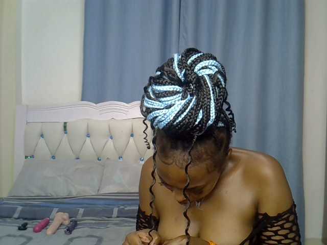 Petitedolliey live cam on BongaCams
