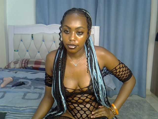 Petitedolliey live cam on BongaCams