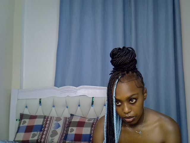 Petitedolliey live cam on BongaCams