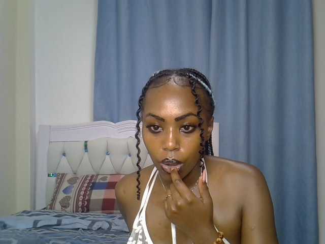 Petitedolliey live cam on BongaCams