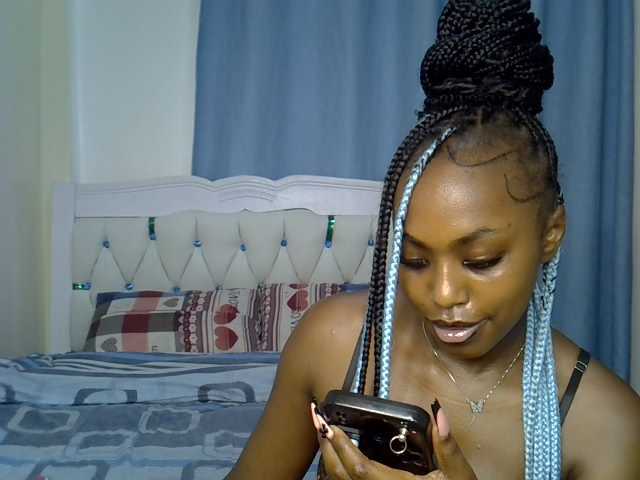 Petitedolliey live cam on BongaCams