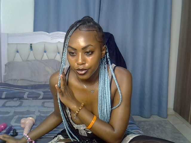 Petitedolliey live cam on BongaCams