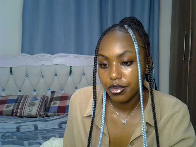 Petitedolliey live cam on BongaCams