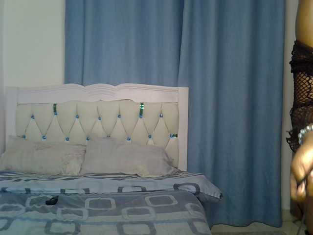 Petitedolliey live cam on BongaCams