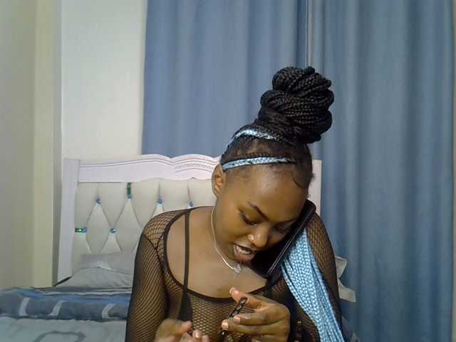 Petitedolliey live cam on BongaCams