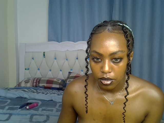 Petitedolliey live cam on BongaCams