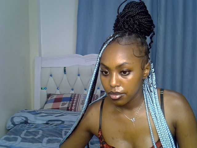 Petitedolliey live cam on BongaCams