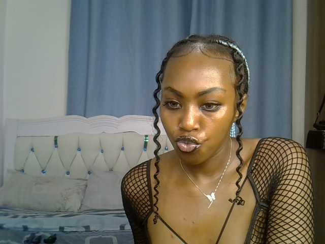 Petitedolliey live cam on BongaCams