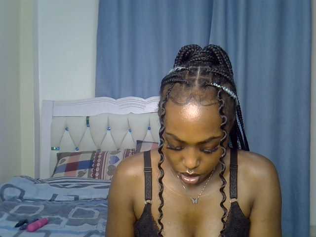 Petitedolliey live cam on BongaCams