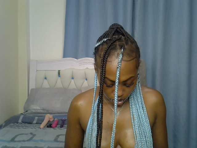 Petitedolliey live cam on BongaCams