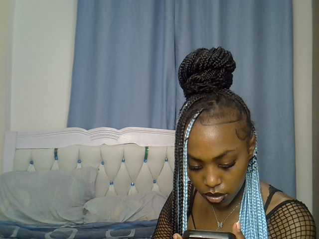 Petitedolliey live cam on BongaCams