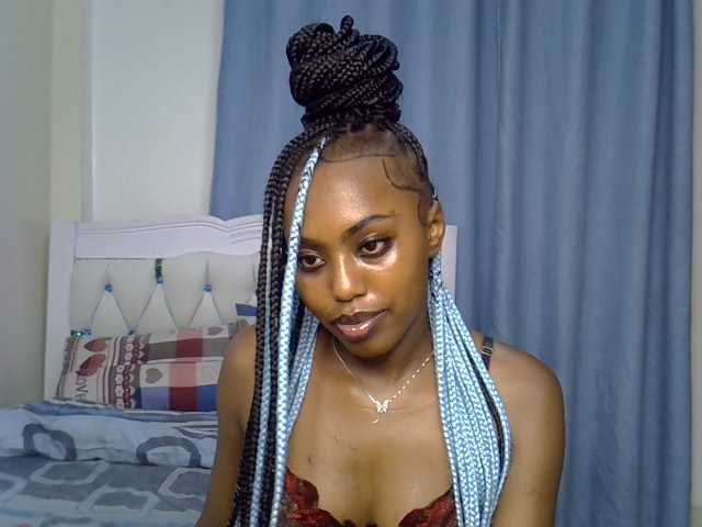 Petitedolliey live cam on BongaCams