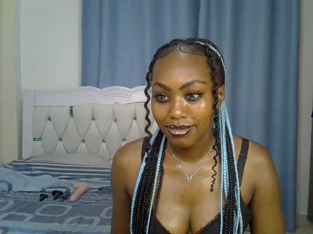 Petitedolliey live cam on BongaCams