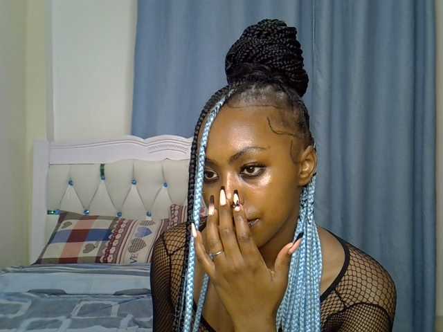 Petitedolliey live cam on BongaCams