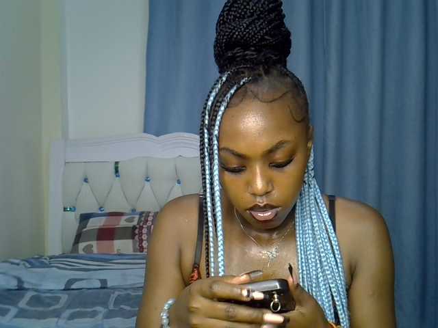 Petitedolliey live cam on BongaCams