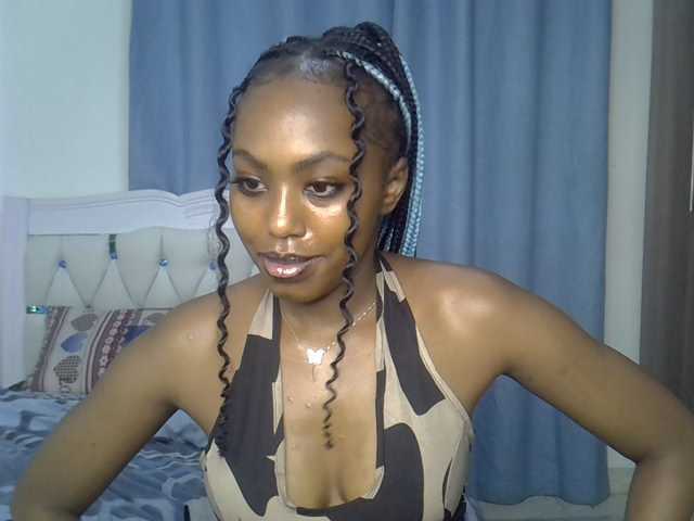 Petitedolliey live cam on BongaCams