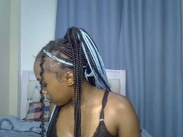 Petitedolliey live cam on BongaCams