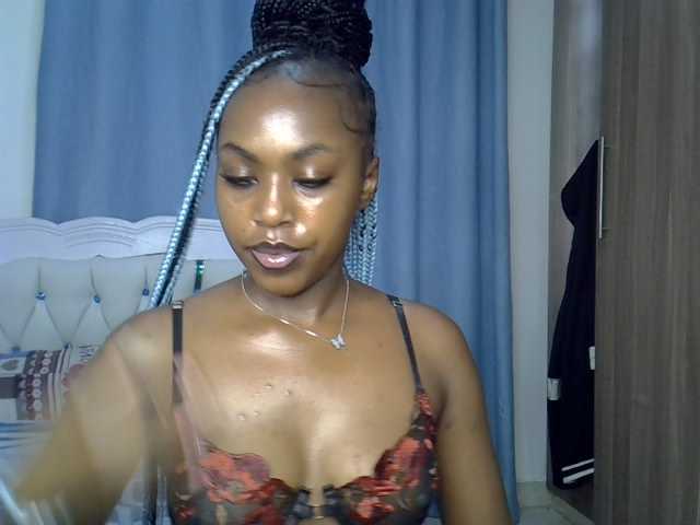 Petitedolliey live cam on BongaCams