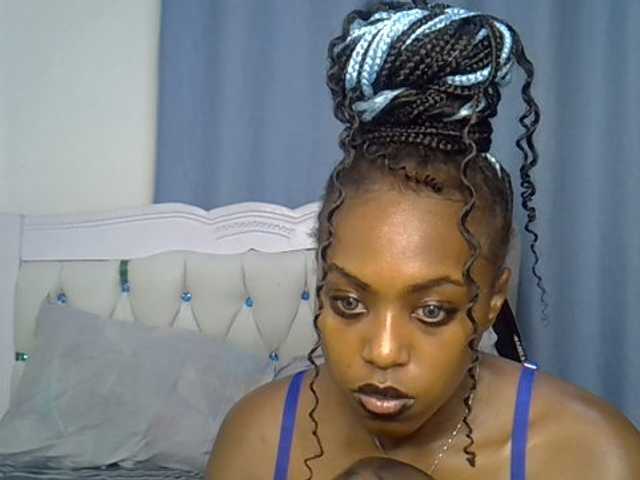 Petitedolliey live cam on BongaCams