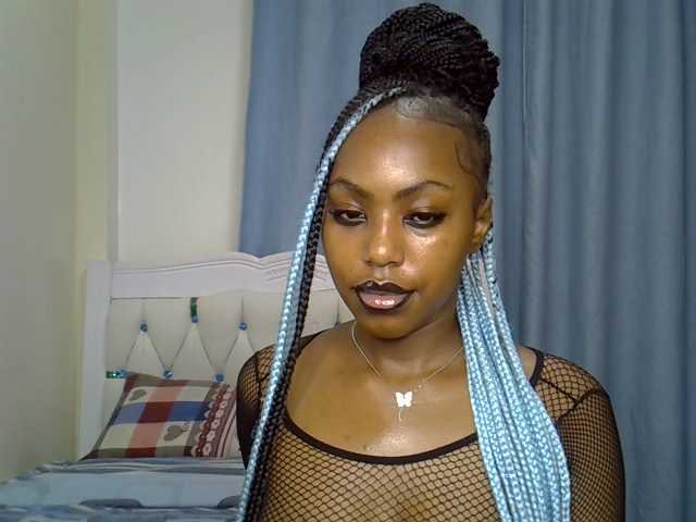 Petitedolliey live cam on BongaCams