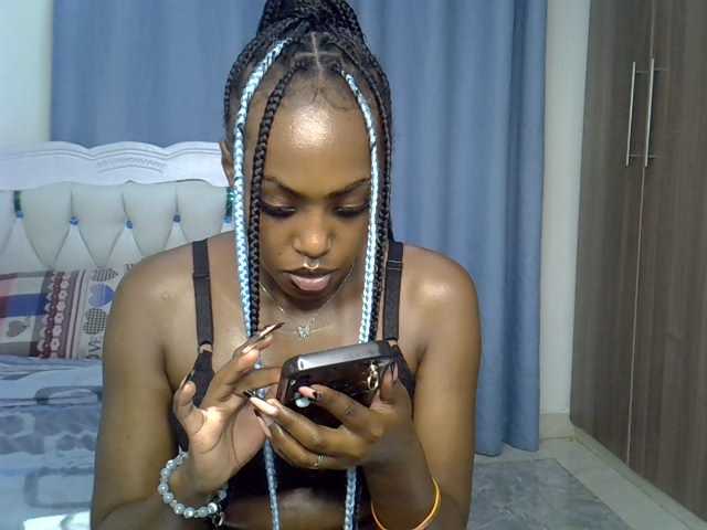 Petitedolliey live cam on BongaCams